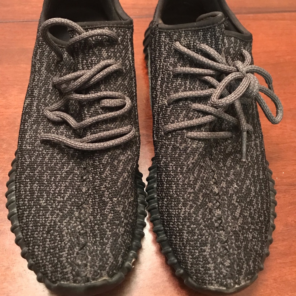 Addidas yeezys men’s 9.5